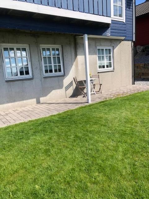 Koselig Nyoppusset 3 Roms Leilighet Med Egen Parkeringsplass I Rolige Omgivelse Naer Sjoen, 2 Mil Nord For Bergen Sentrum. Extérieur photo